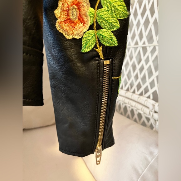 😎🌹Moto jacket embroidered S black faux leather🌹😎 - Picture 7 of 10